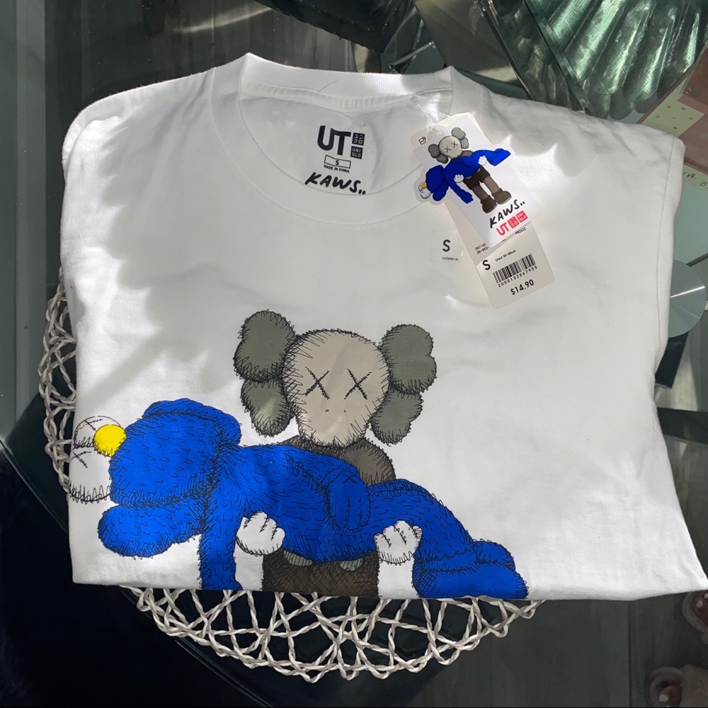 KAWS x UNIQLO T-SHIRT